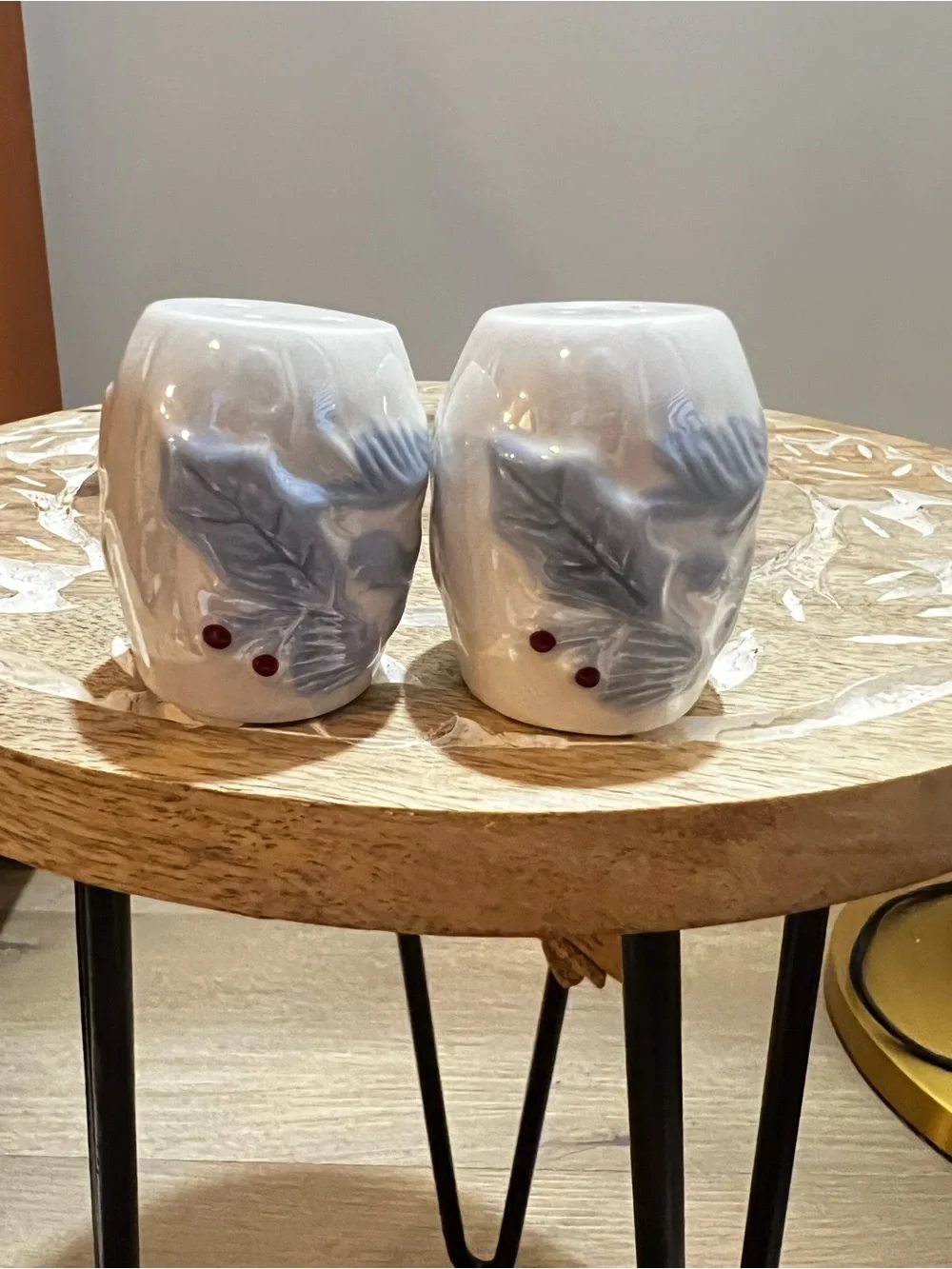 Pfaltzgraph Ceramic Berry Leaf Salt & Pepper Shakers - White with Gray Leaves